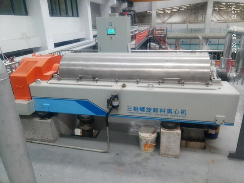 三相臥螺離心機